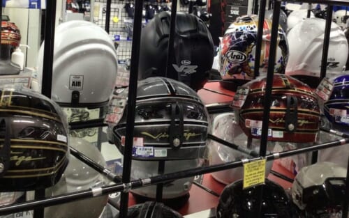 ヤールーヘルメット、ヴィンテージの「赤」入荷しました!!